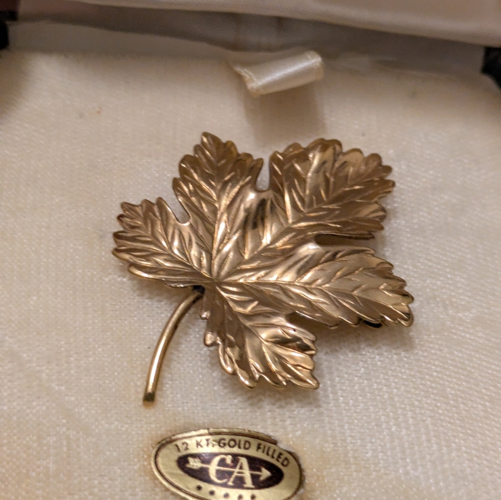 Estate Vintage 14kt Gold Filled Signed "Carl Art" Pin/Broach In Original Box